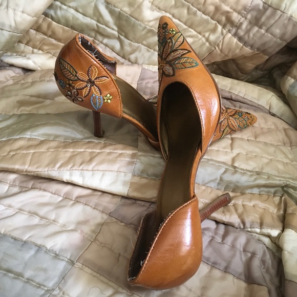 Bakers Leather Embroidered Pumps - Picture 3 of 9